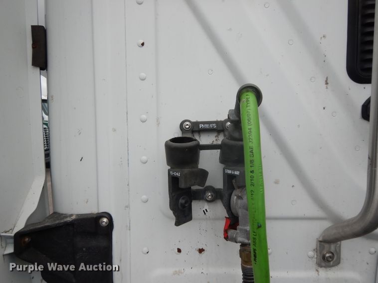 image for item DH2413 2009 Freightliner Cascadia semi truck