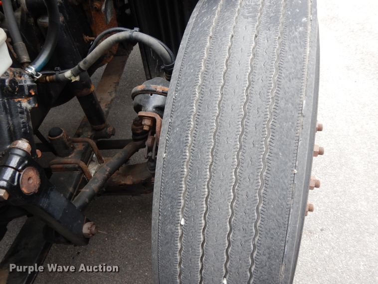 image for item DH2413 2009 Freightliner Cascadia semi truck