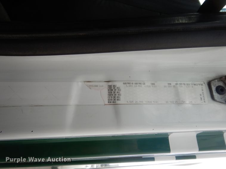 image for item DH2413 2009 Freightliner Cascadia semi truck