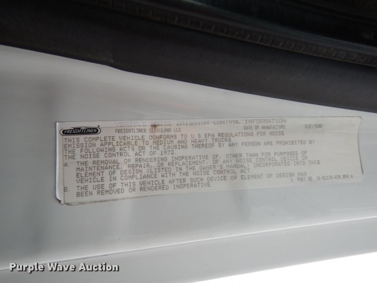 image for item DH2413 2009 Freightliner Cascadia semi truck