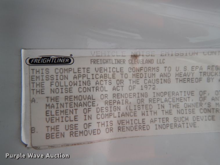 image for item DH2413 2009 Freightliner Cascadia semi truck