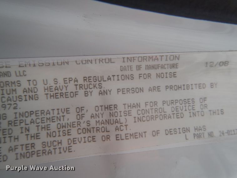 image for item DH2413 2009 Freightliner Cascadia semi truck