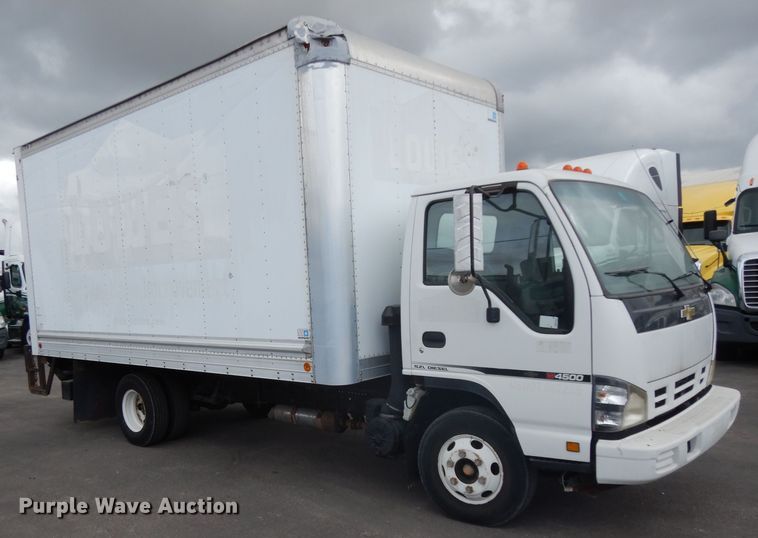 image for item DH2414 2006 Chevrolet W45042 box truck