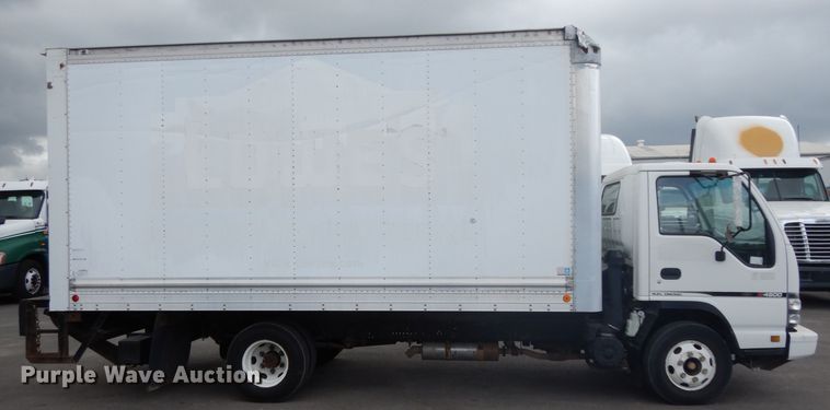 image for item DH2414 2006 Chevrolet W45042 box truck
