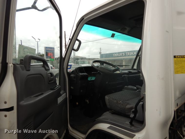 image for item DH2414 2006 Chevrolet W45042 box truck