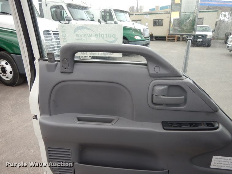 image for item DH2414 2006 Chevrolet W45042 box truck