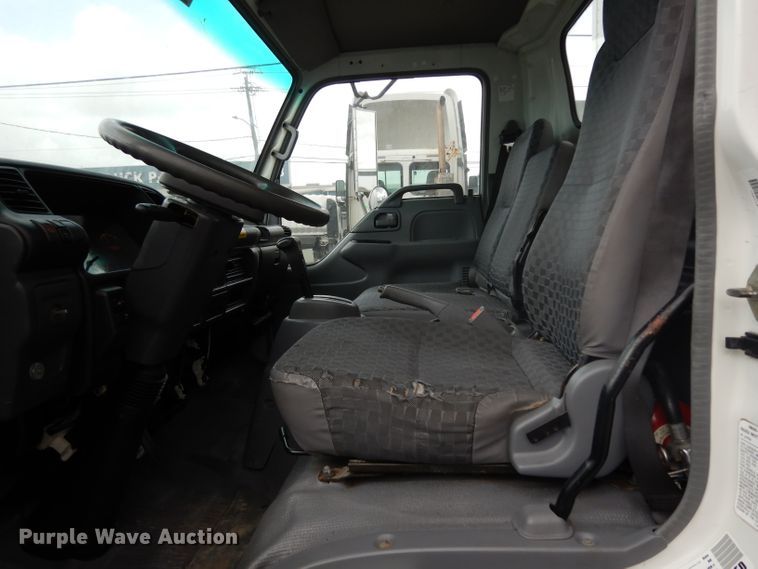 image for item DH2414 2006 Chevrolet W45042 box truck