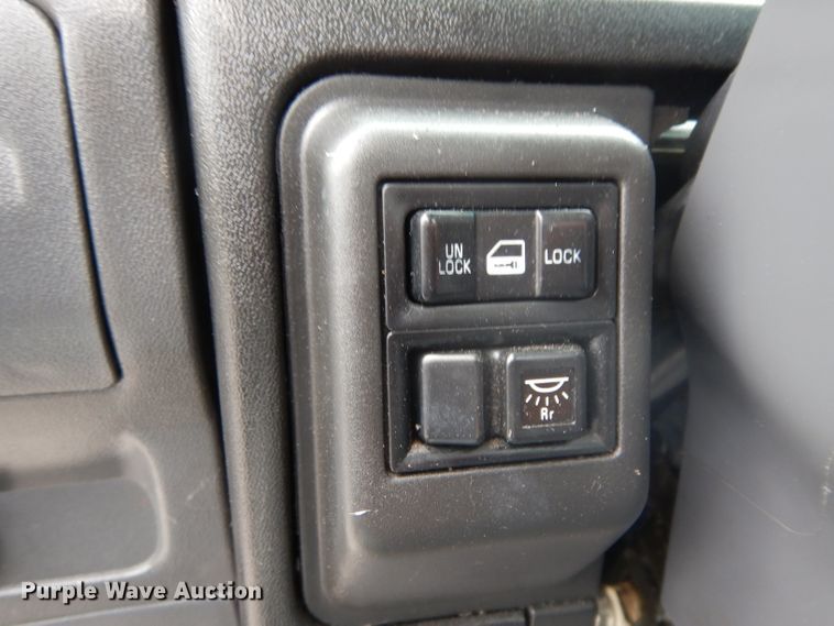 image for item DH2414 2006 Chevrolet W45042 box truck