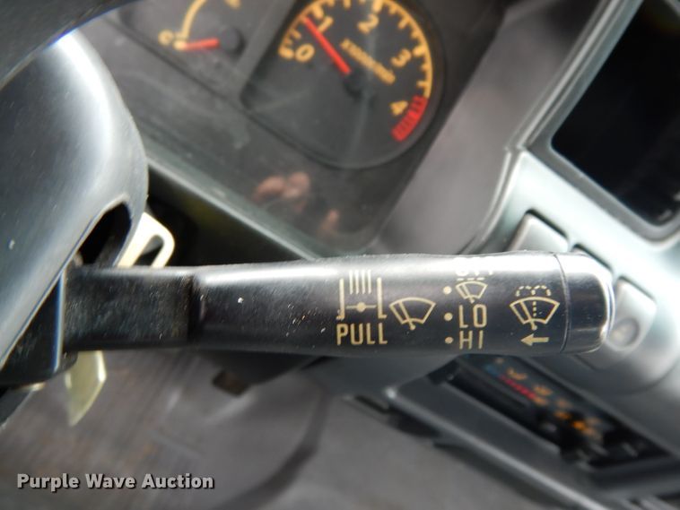 image for item DH2414 2006 Chevrolet W45042 box truck