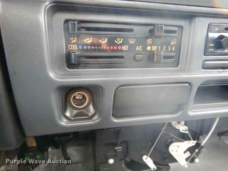 image for item DH2414 2006 Chevrolet W45042 box truck