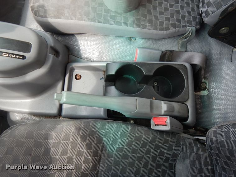 image for item DH2414 2006 Chevrolet W45042 box truck