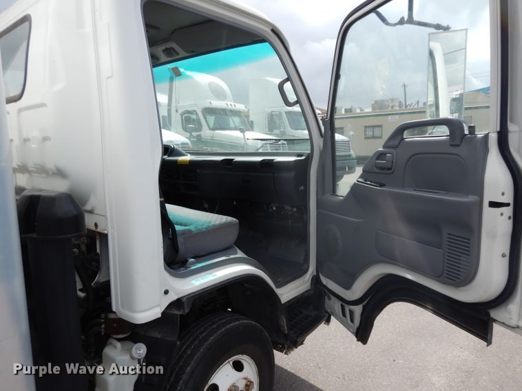 image for item DH2414 2006 Chevrolet W45042 box truck