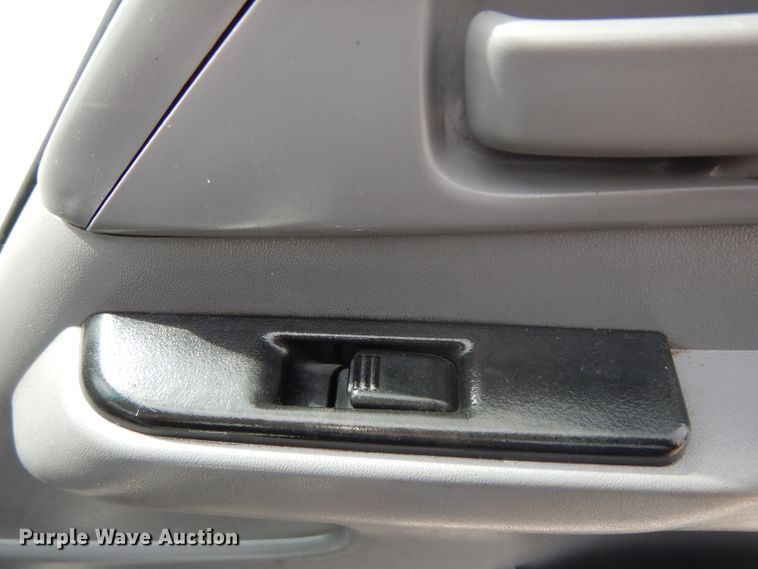 image for item DH2414 2006 Chevrolet W45042 box truck