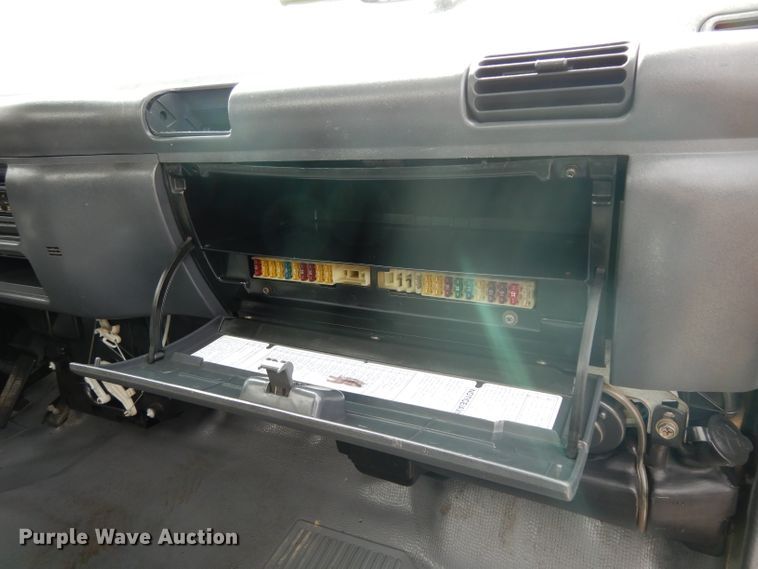 image for item DH2414 2006 Chevrolet W45042 box truck