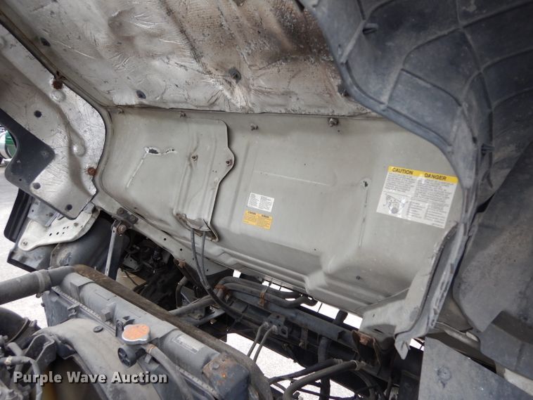 image for item DH2414 2006 Chevrolet W45042 box truck