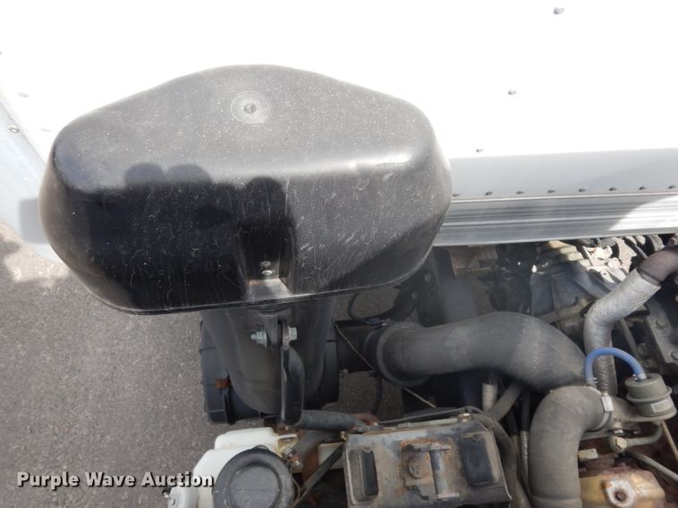 image for item DH2414 2006 Chevrolet W45042 box truck