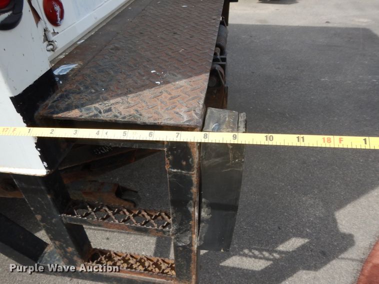 image for item DH2414 2006 Chevrolet W45042 box truck