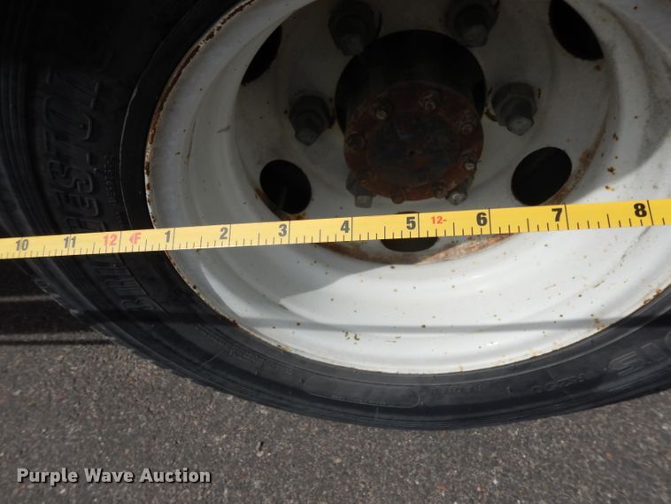 image for item DH2414 2006 Chevrolet W45042 box truck