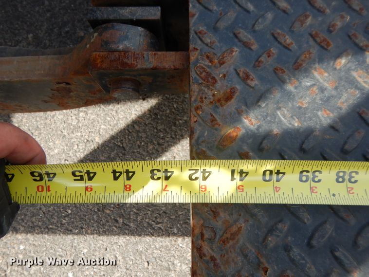 image for item DH2414 2006 Chevrolet W45042 box truck