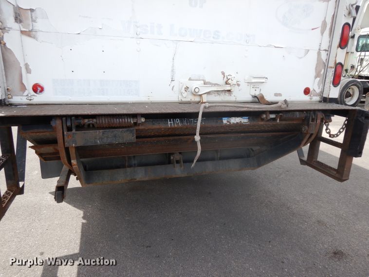 image for item DH2414 2006 Chevrolet W45042 box truck