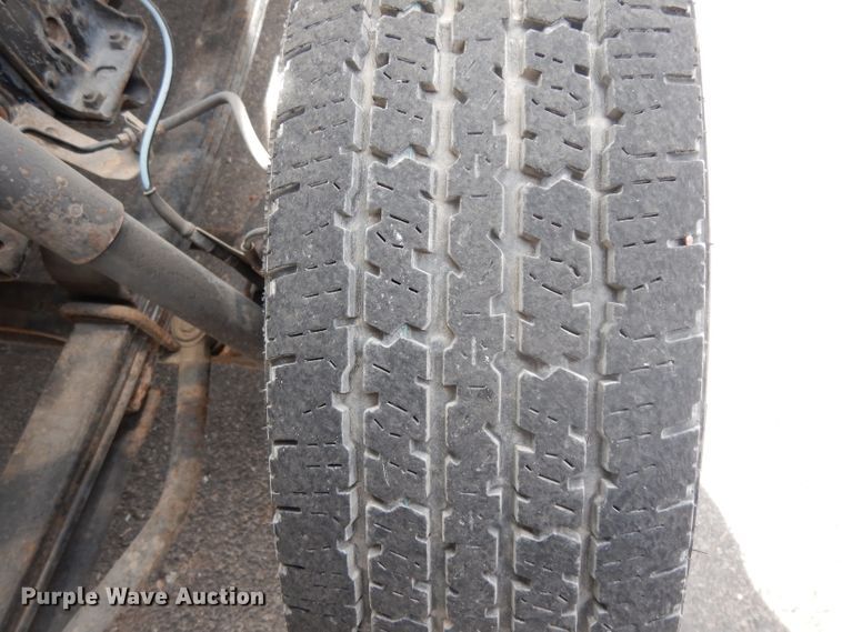 image for item DH2414 2006 Chevrolet W45042 box truck