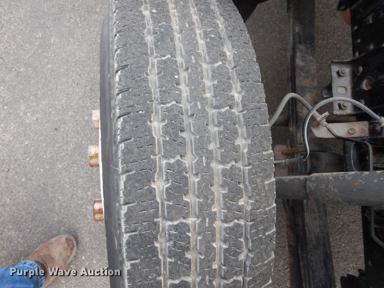 image for item DH2414 2006 Chevrolet W45042 box truck