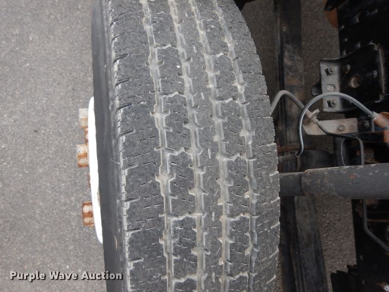 image for item DH2414 2006 Chevrolet W45042 box truck