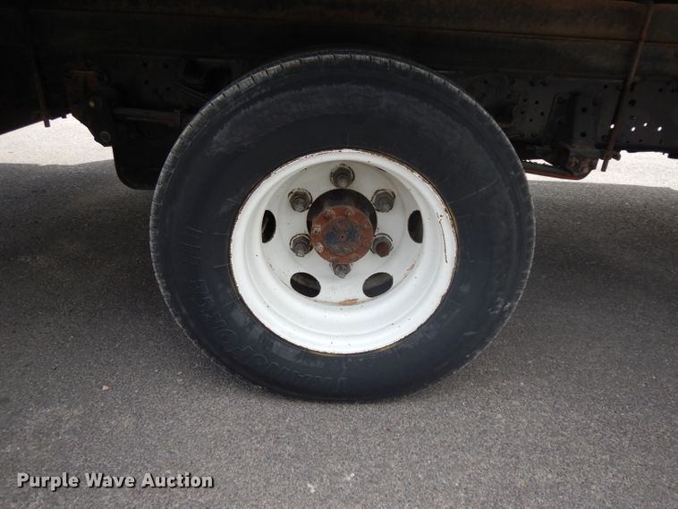 image for item DH2414 2006 Chevrolet W45042 box truck