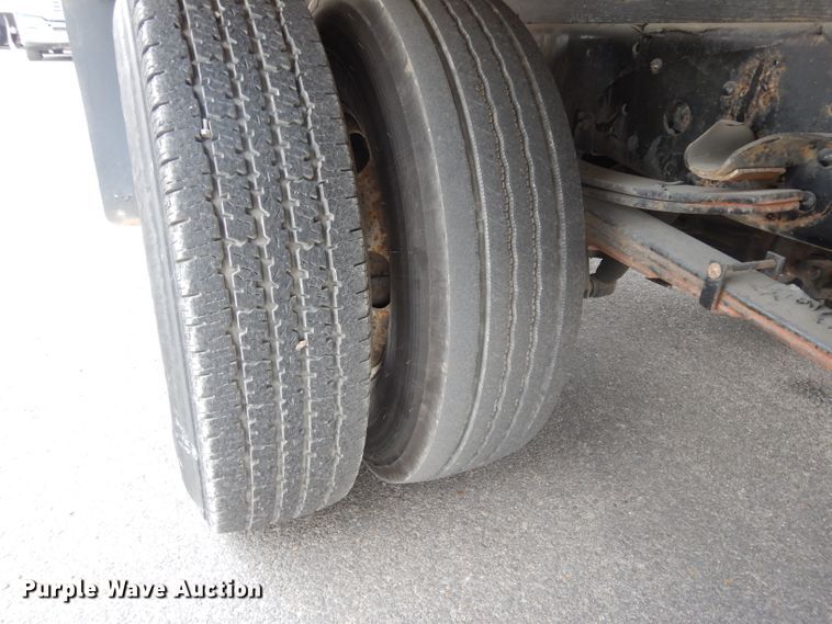 image for item DH2414 2006 Chevrolet W45042 box truck