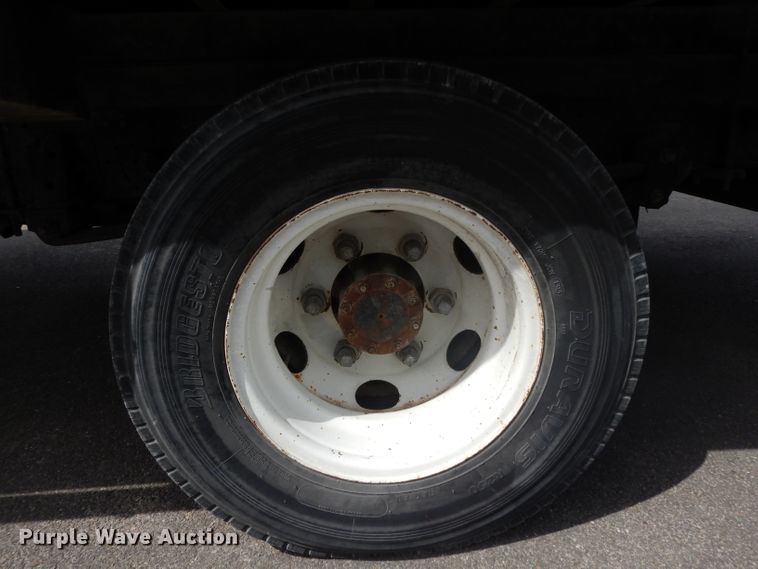 image for item DH2414 2006 Chevrolet W45042 box truck