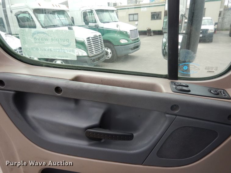 image for item DH2415 2010 Freightliner Cascadia semi truck