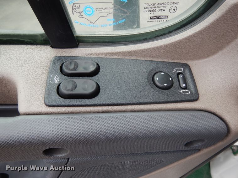 image for item DH2415 2010 Freightliner Cascadia semi truck