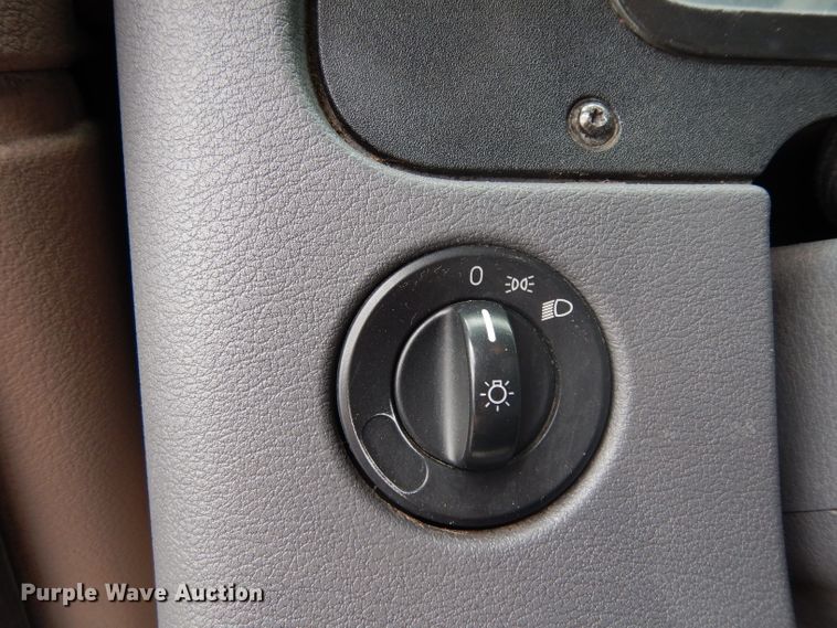 image for item DH2415 2010 Freightliner Cascadia semi truck