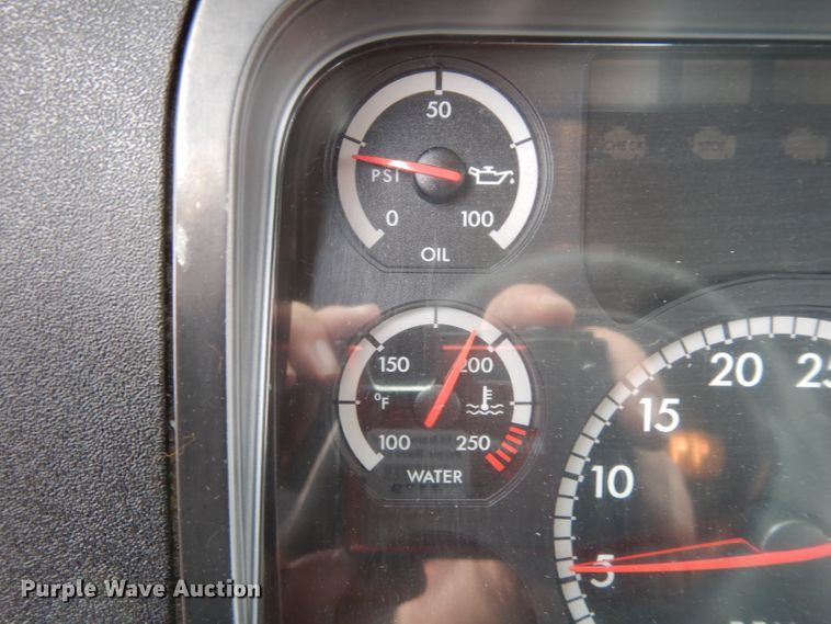 image for item DH2415 2010 Freightliner Cascadia semi truck