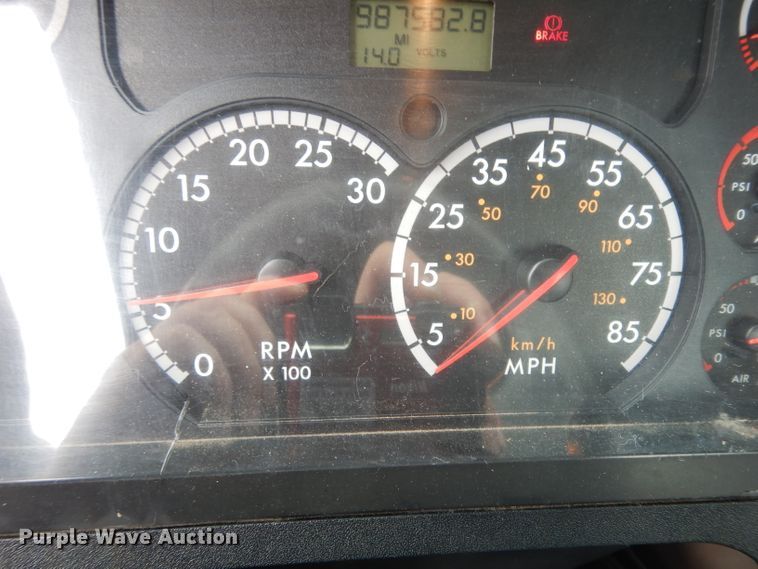 image for item DH2415 2010 Freightliner Cascadia semi truck