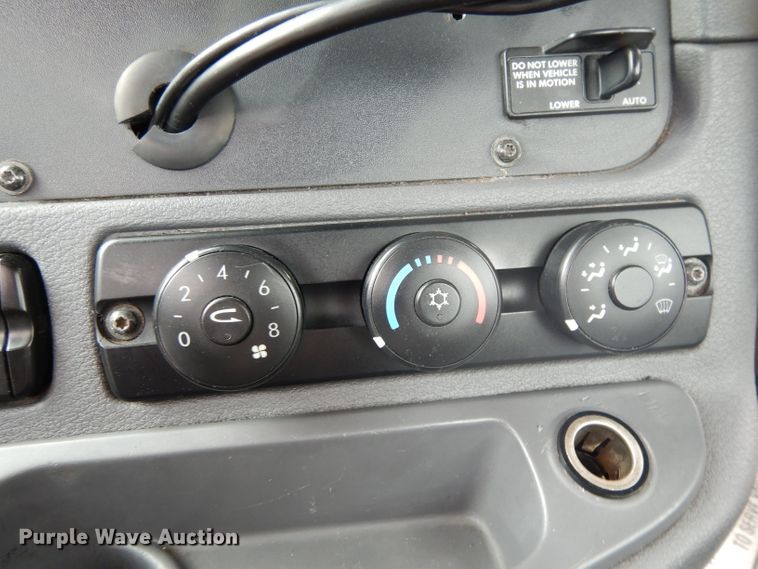 image for item DH2415 2010 Freightliner Cascadia semi truck