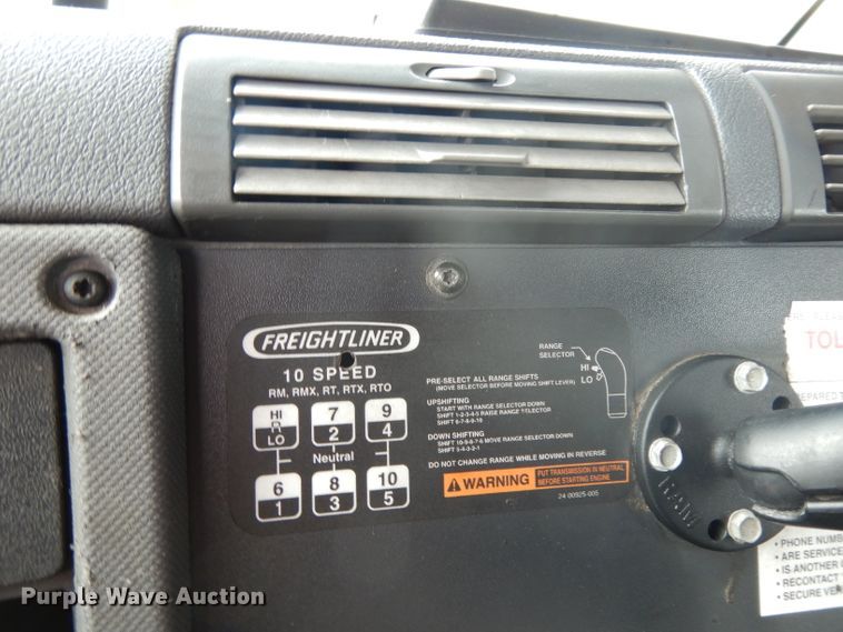 image for item DH2415 2010 Freightliner Cascadia semi truck