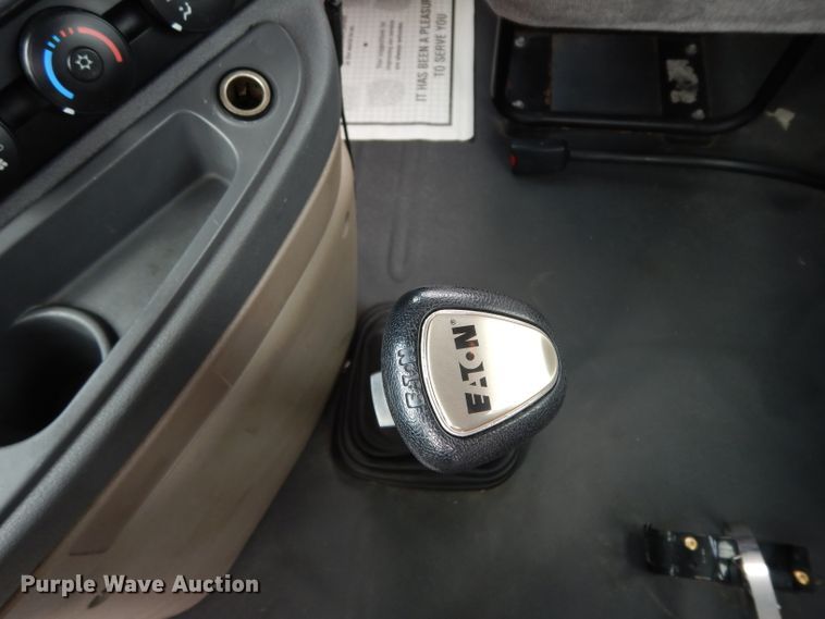 image for item DH2415 2010 Freightliner Cascadia semi truck