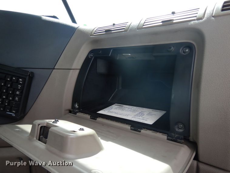 image for item DH2415 2010 Freightliner Cascadia semi truck