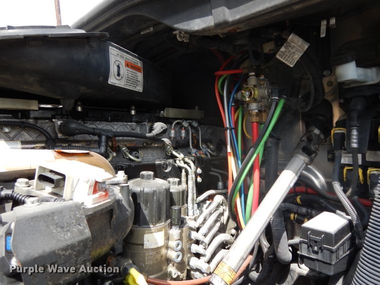 image for item DH2415 2010 Freightliner Cascadia semi truck