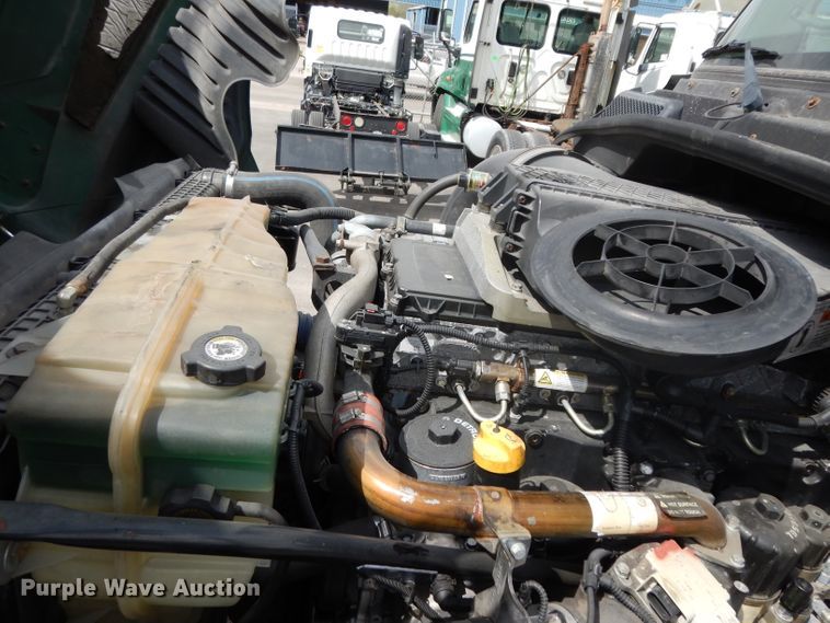 image for item DH2415 2010 Freightliner Cascadia semi truck