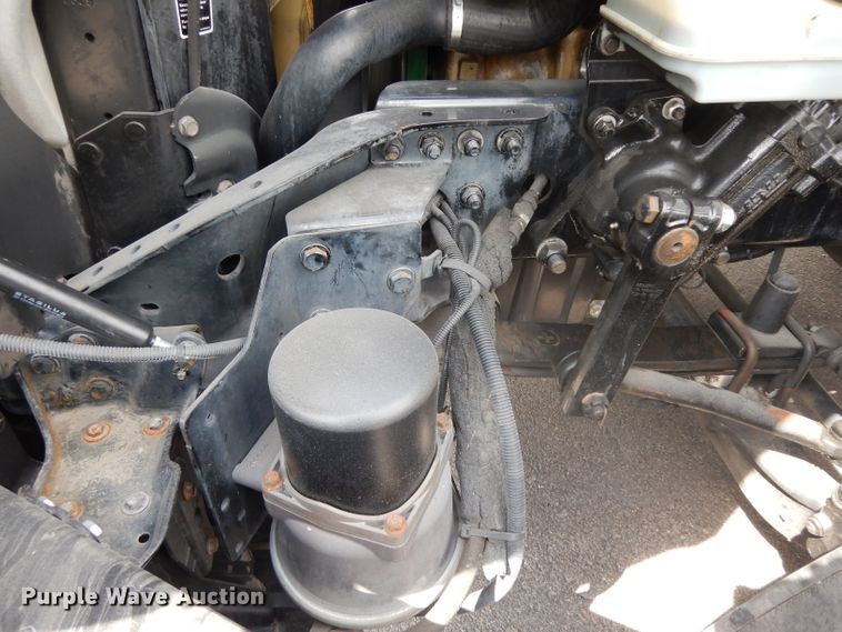 image for item DH2415 2010 Freightliner Cascadia semi truck