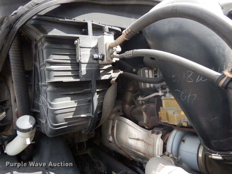 image for item DH2415 2010 Freightliner Cascadia semi truck