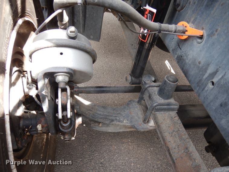 image for item DH2415 2010 Freightliner Cascadia semi truck