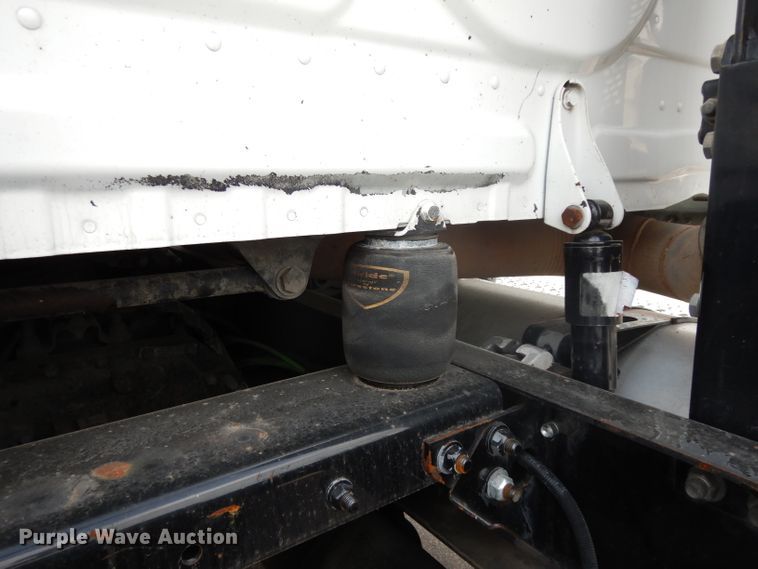 image for item DH2415 2010 Freightliner Cascadia semi truck