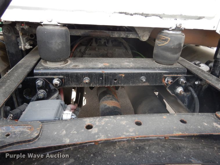 image for item DH2415 2010 Freightliner Cascadia semi truck