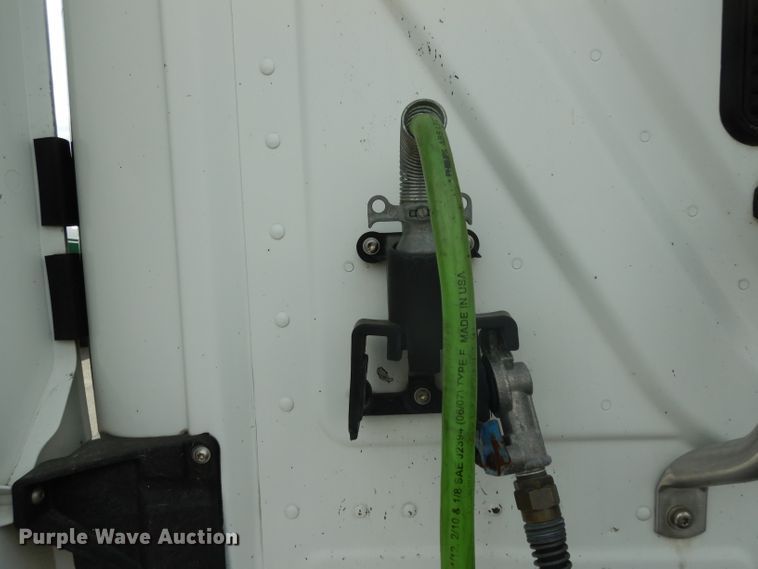 image for item DH2415 2010 Freightliner Cascadia semi truck