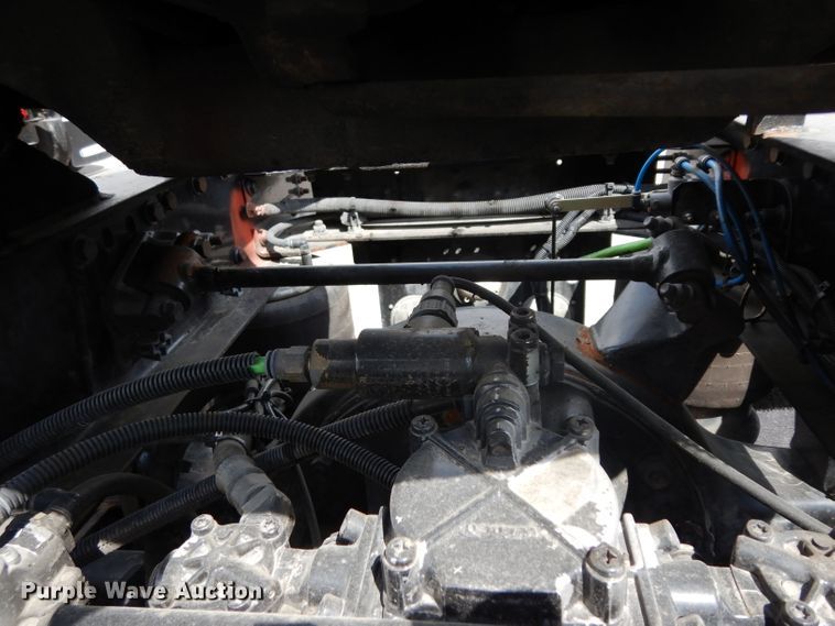 image for item DH2415 2010 Freightliner Cascadia semi truck