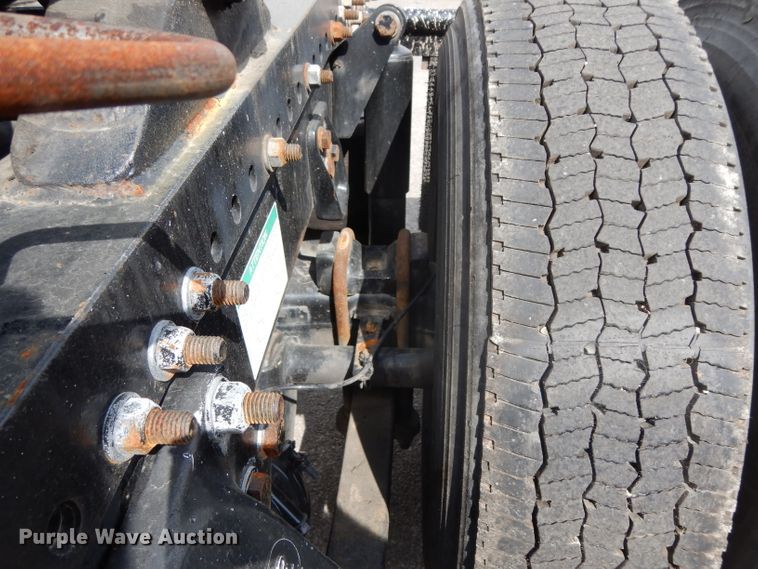 image for item DH2415 2010 Freightliner Cascadia semi truck