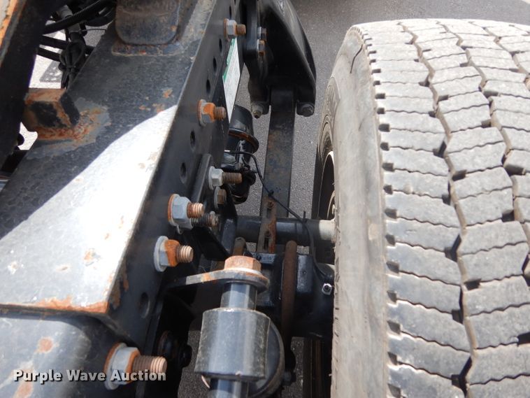 image for item DH2415 2010 Freightliner Cascadia semi truck